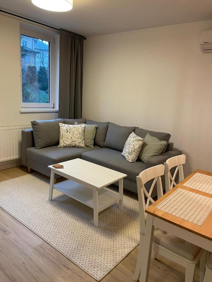 Apartamenty Guzik 22 Krosno Buitenkant foto