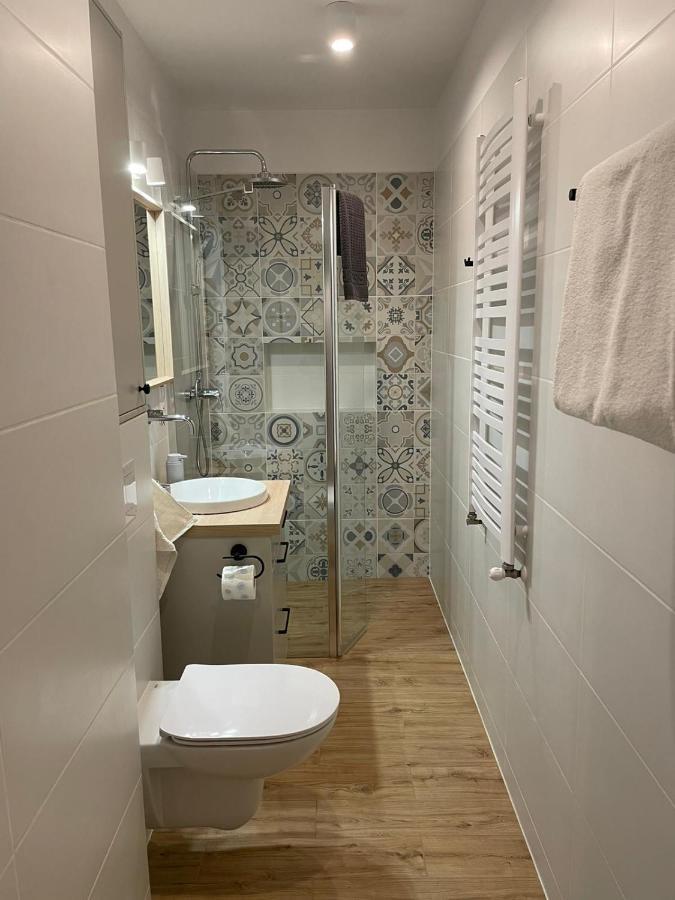 Apartamenty Guzik 22 Krosno Buitenkant foto