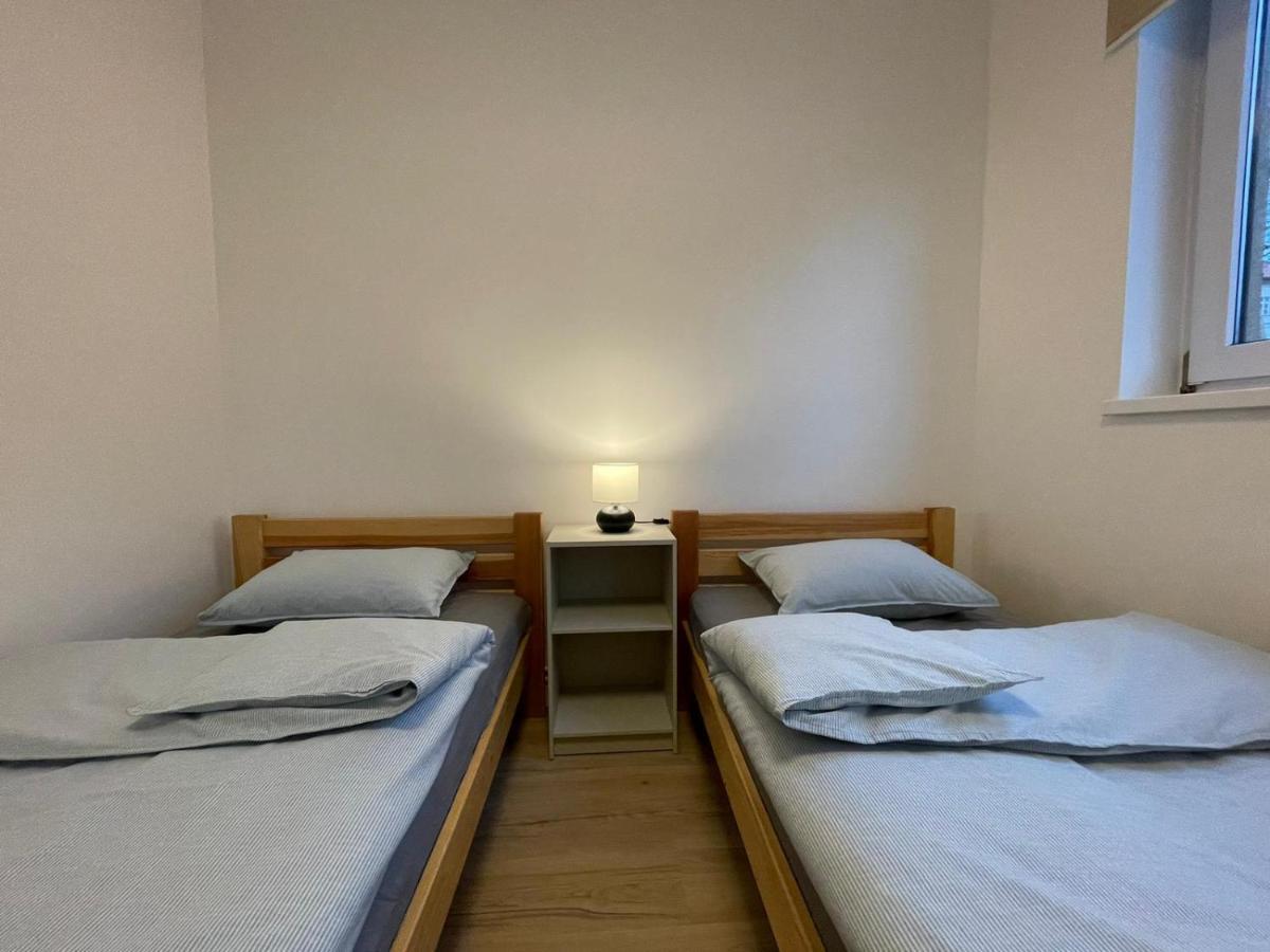 Apartamenty Guzik 22 Krosno Buitenkant foto